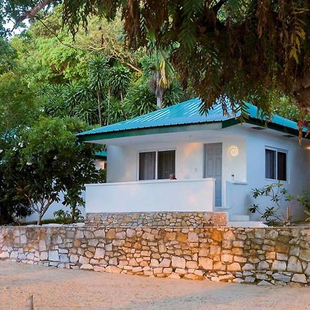 The Three P Beach Resort & Dive Center Agnay 외부 사진